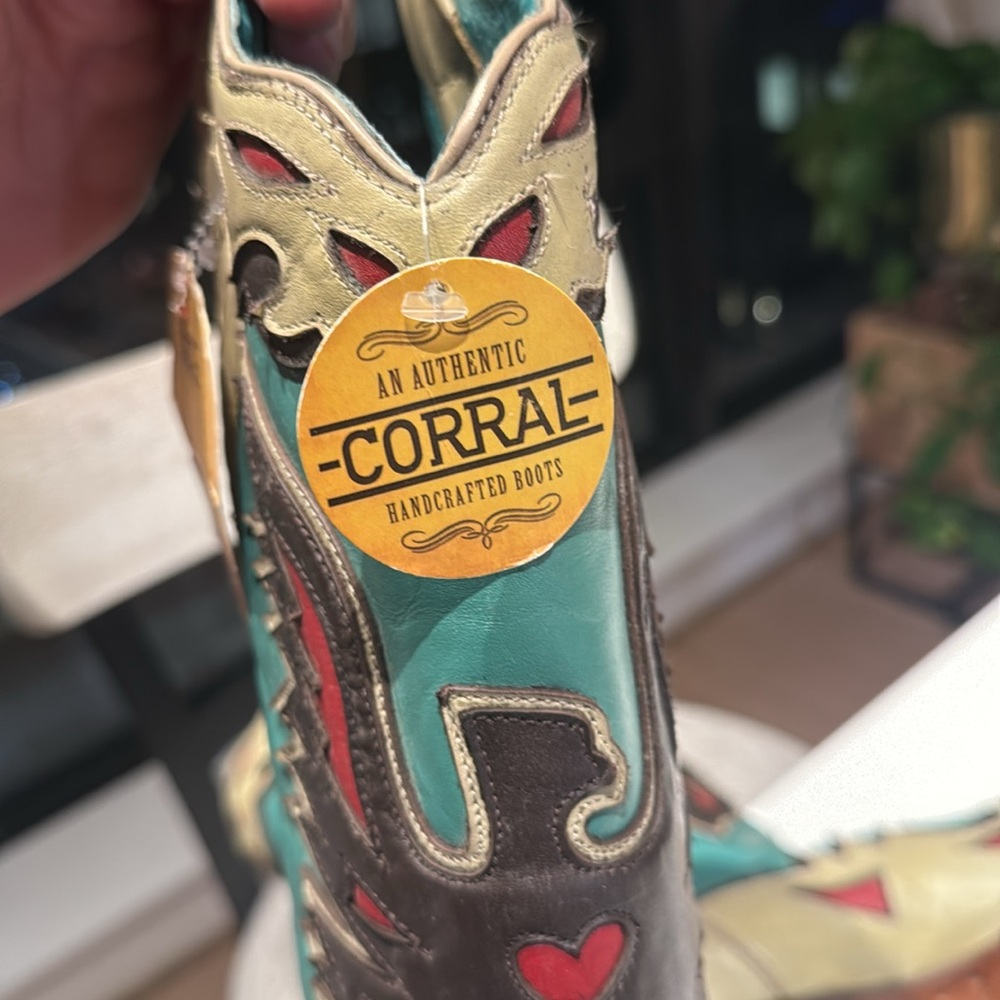 New Corral authentic handcrafted boots - Picture 7 of 9